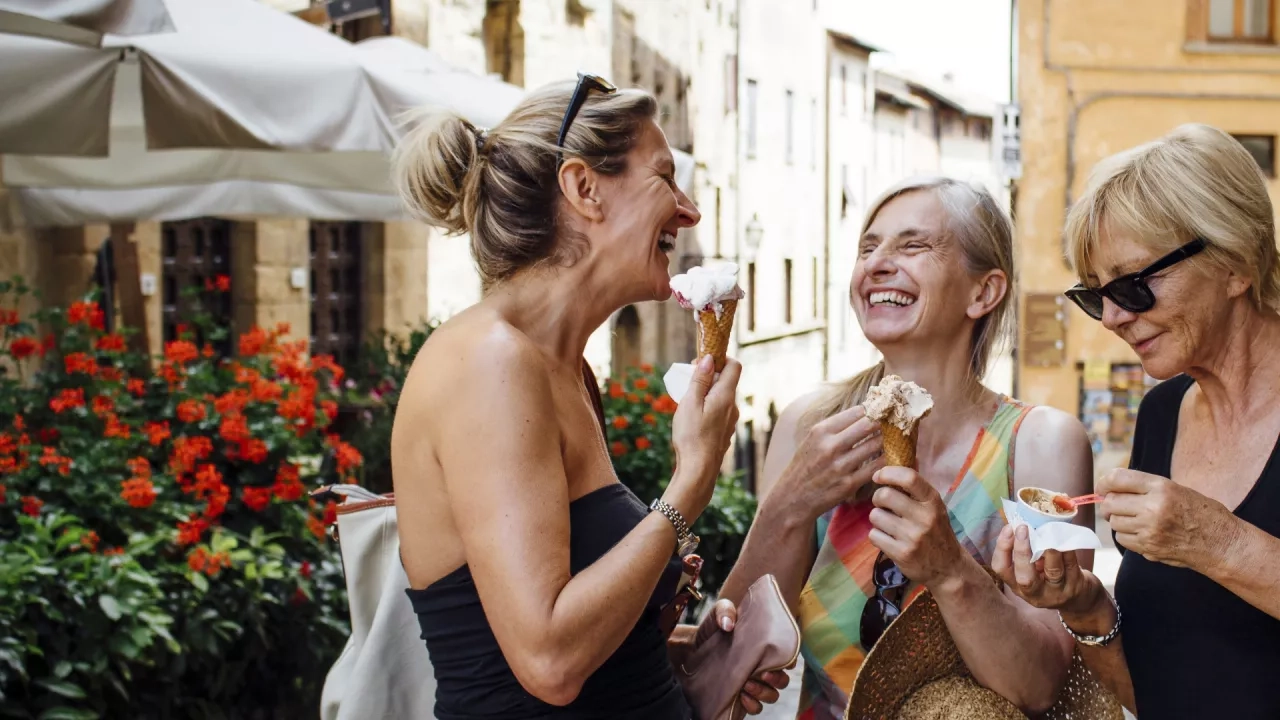 Women eating gelato in Italy while on vacation