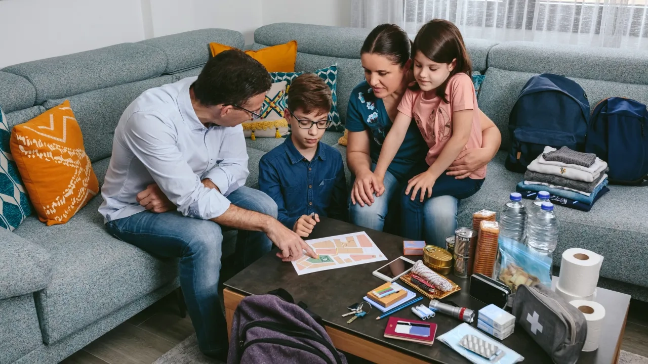 family looking at emergency plan
