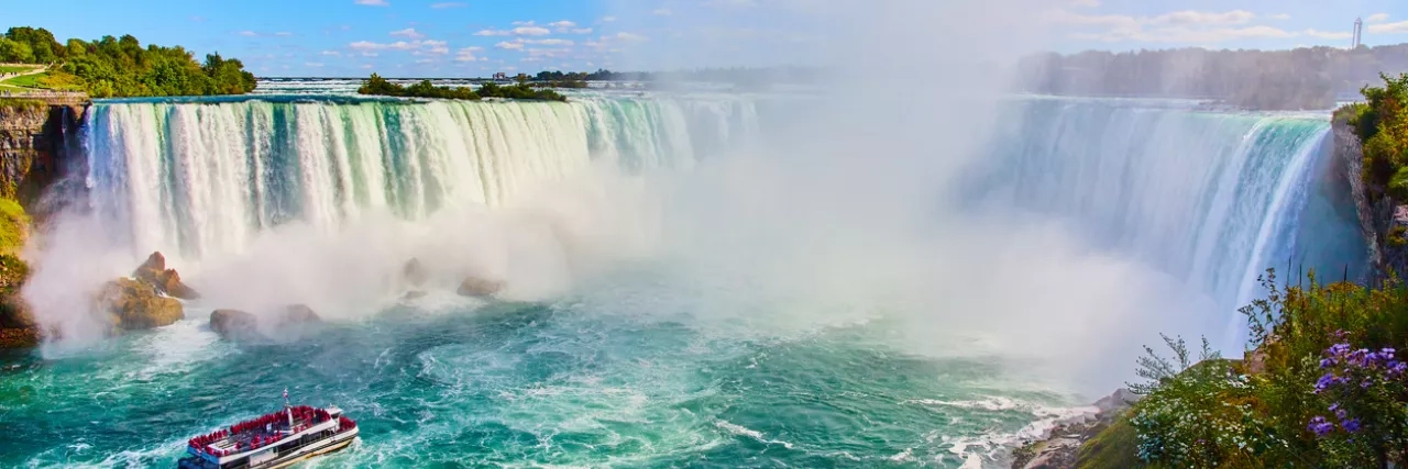 Niagra falls with maid of the mist