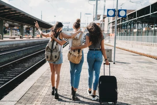 Young women travelling together, Contiki