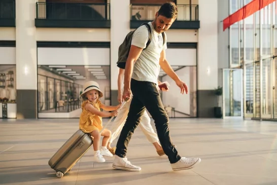 family travelling with kids