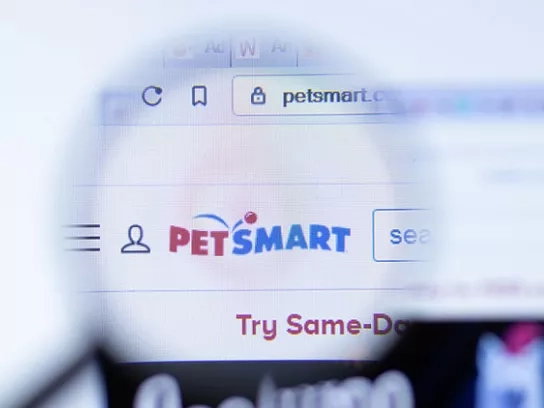 pet smart website with focus on logo 