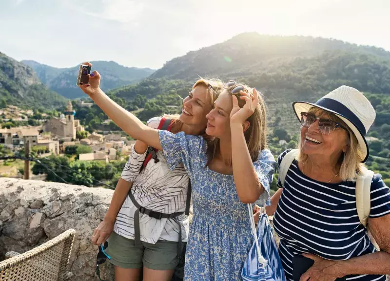 Group of women travellers taking a selfie in Italy