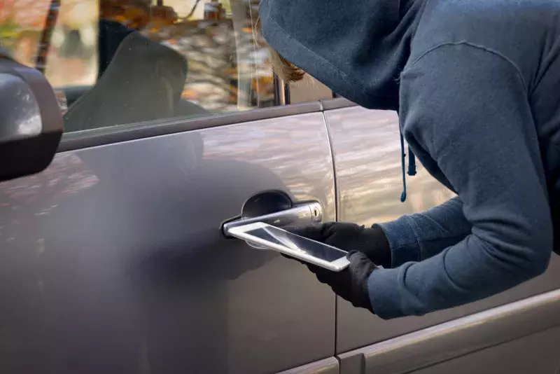 thief tries to break the car's security systems with tablet