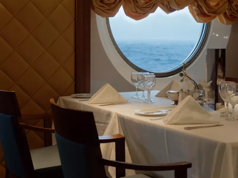 cruise dining