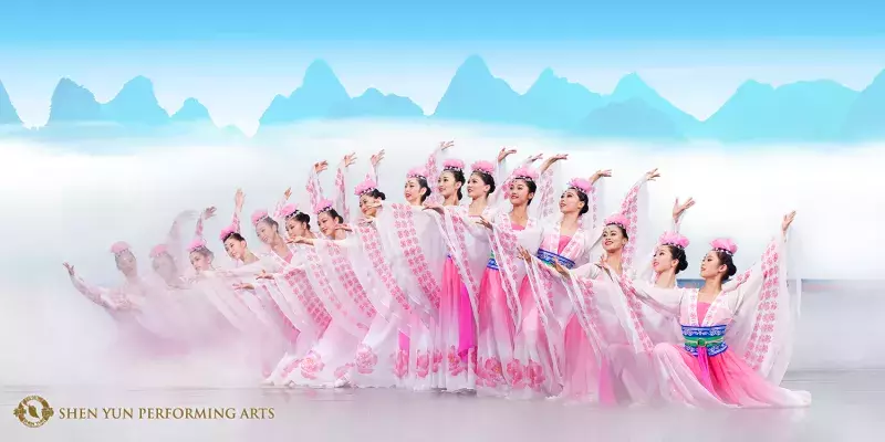 Dancers performing in Shen Yun, Toronto