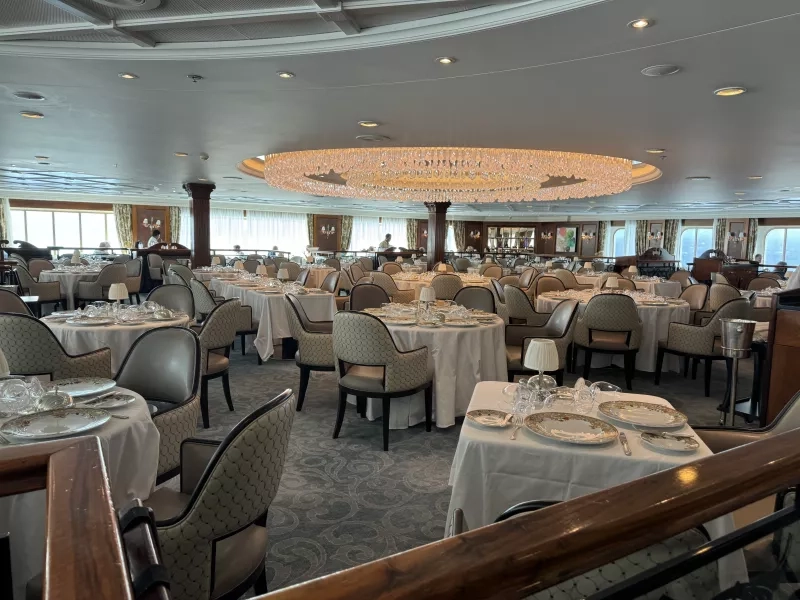 cruise dining room