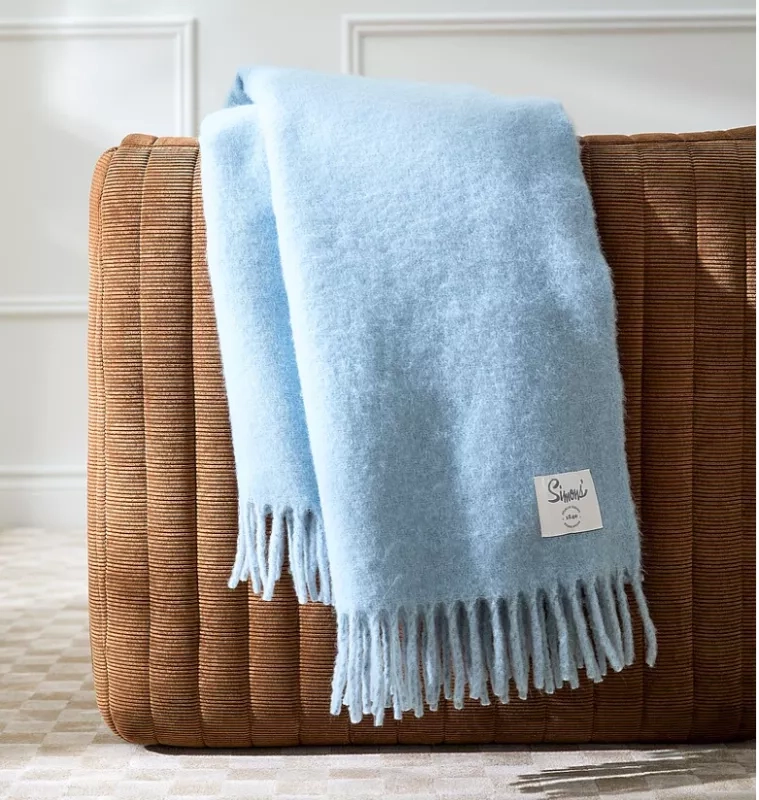 Powdery Tone Faux-Mohair Throw