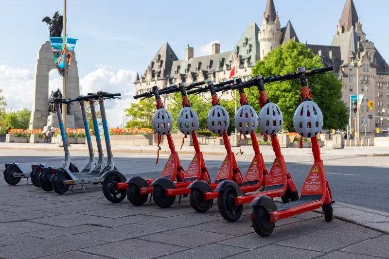 Electric scooters with helmets for rent 