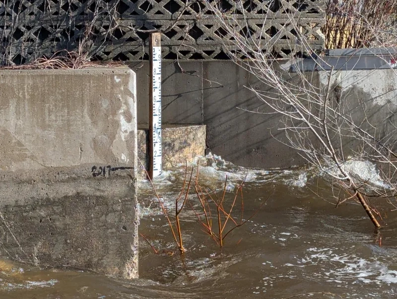 Measuring flood water height in Ottawa