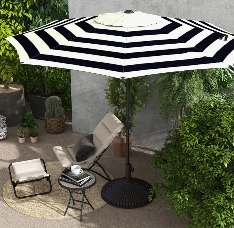 Lyon market umbrella with crank lift