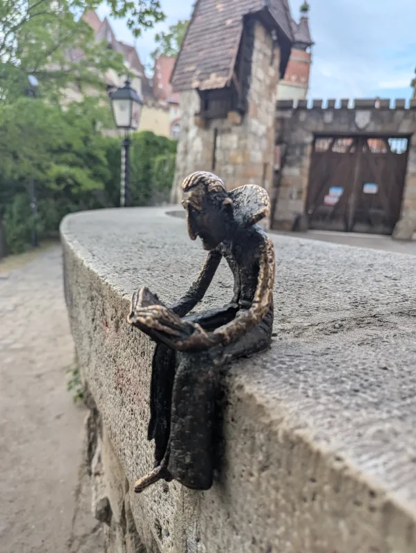 mini Lugosi statue