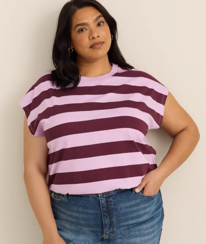 Straight-fit extended sleeve striped crew neck
