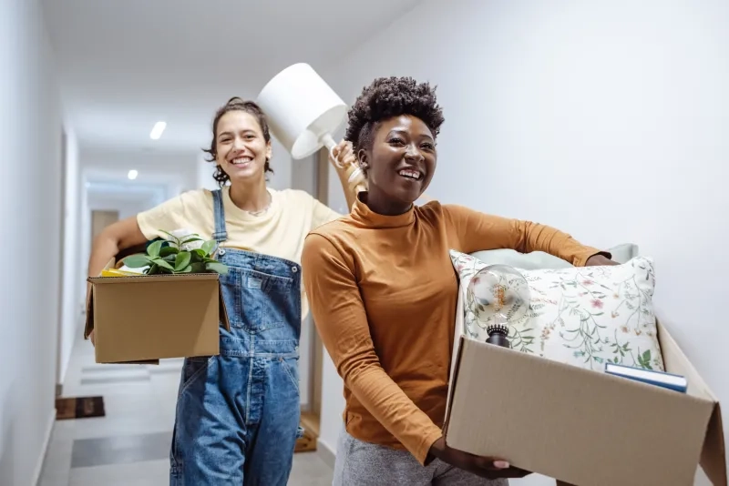 University students moving into campus
