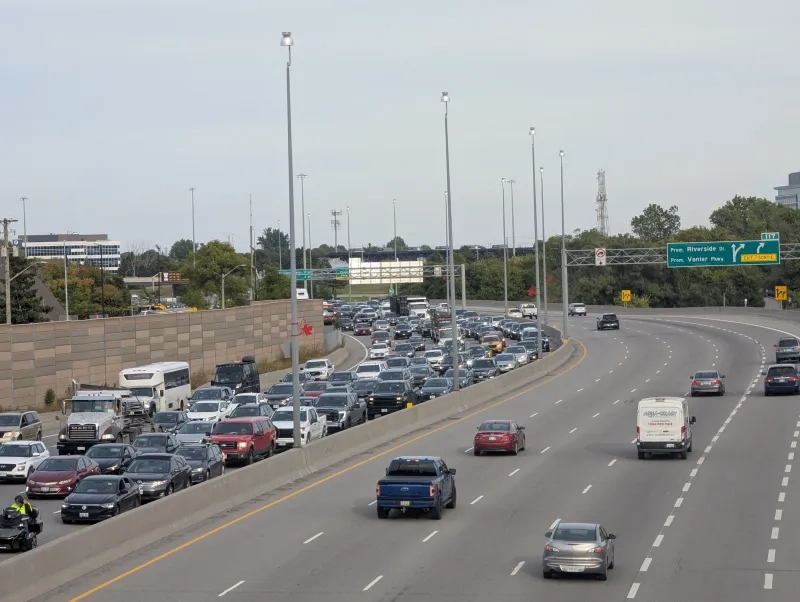 Traffic in Ottawa on weekday
